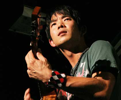 Jake Shimabukuro 4